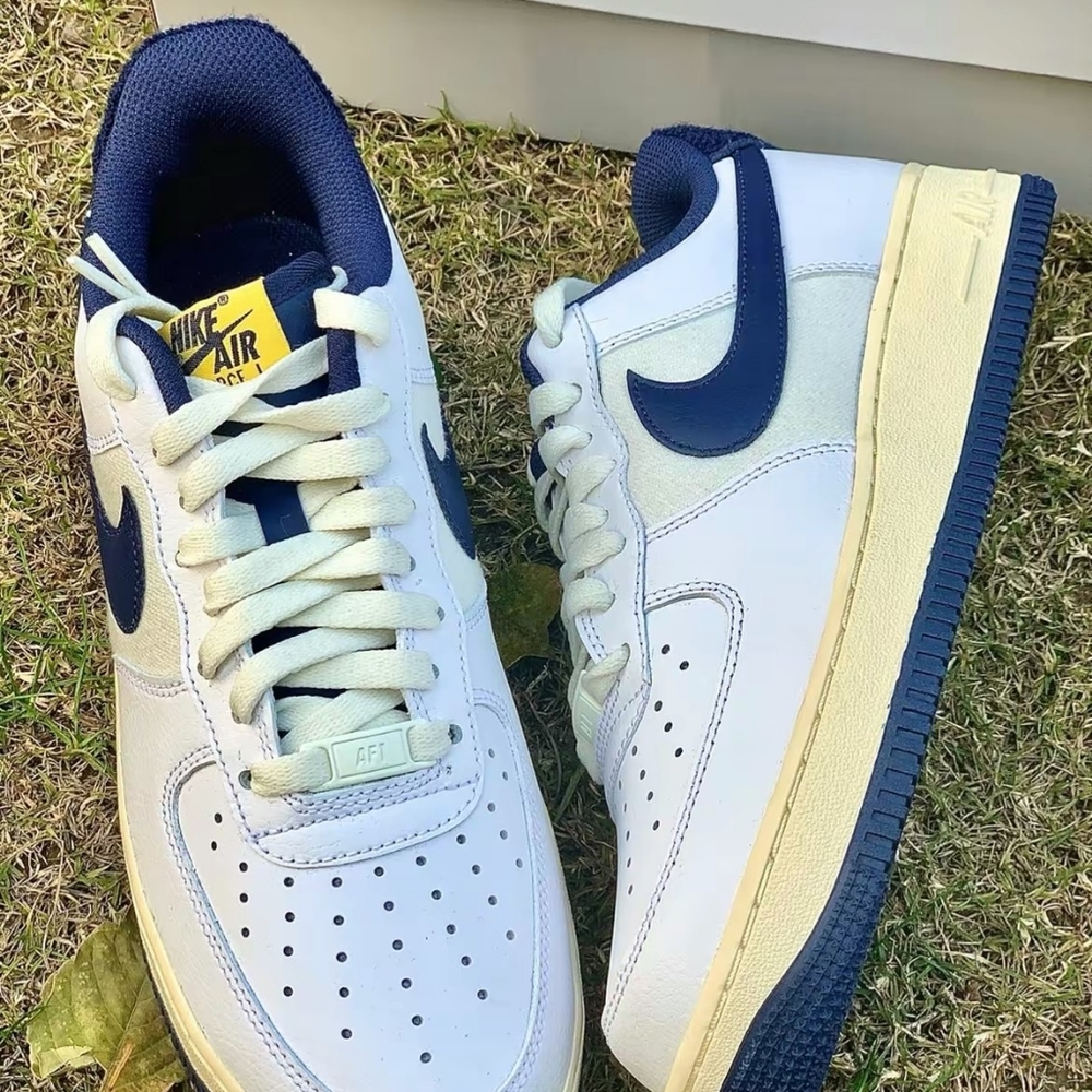 Nike Air Force 1 LV8 - Picture 1 of 6